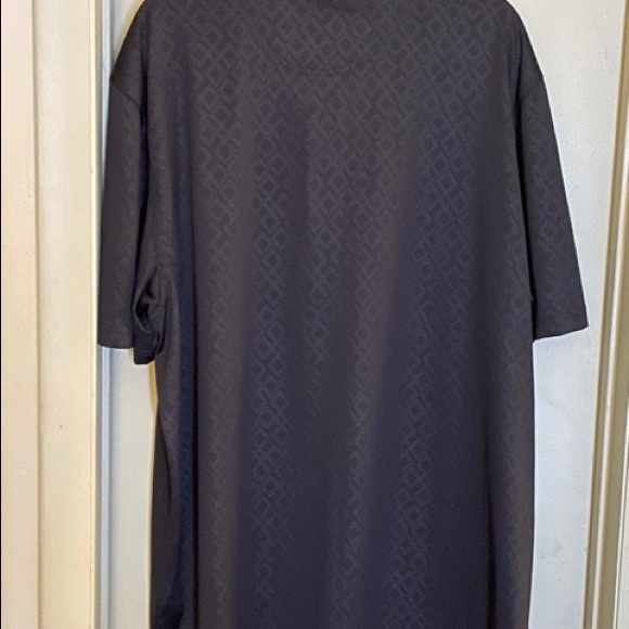 A Men's Short Sleeve Shirt - Picture 2 of 3